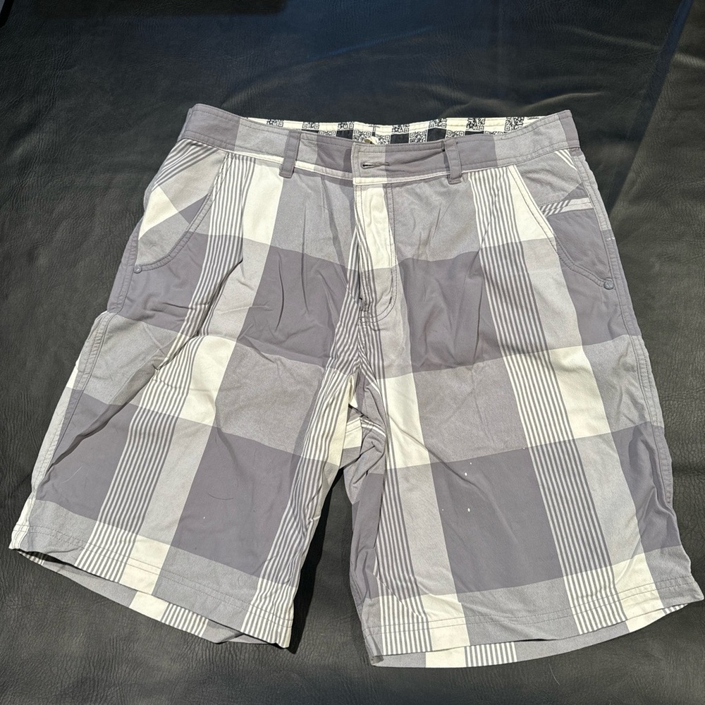 Lululemon plaid shorts size 38
